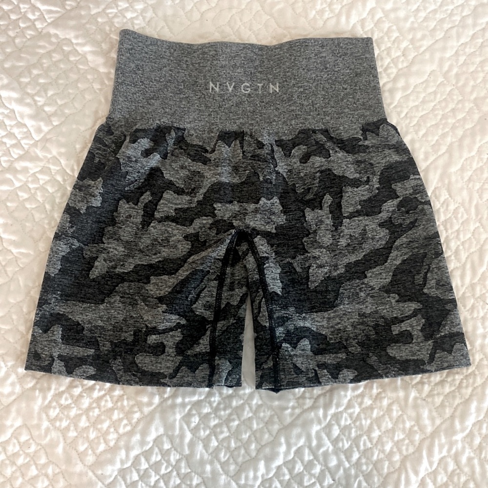 XS Camo NVGTN shorts